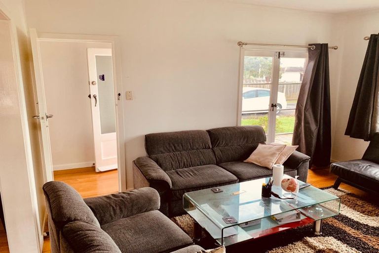 Photo of property in 32 Reid Road, New Lynn, Auckland, 0600