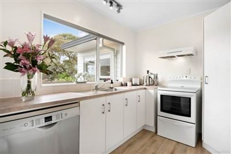 Photo of property in 3 Ian Sage Avenue, Torbay, Auckland, 0630