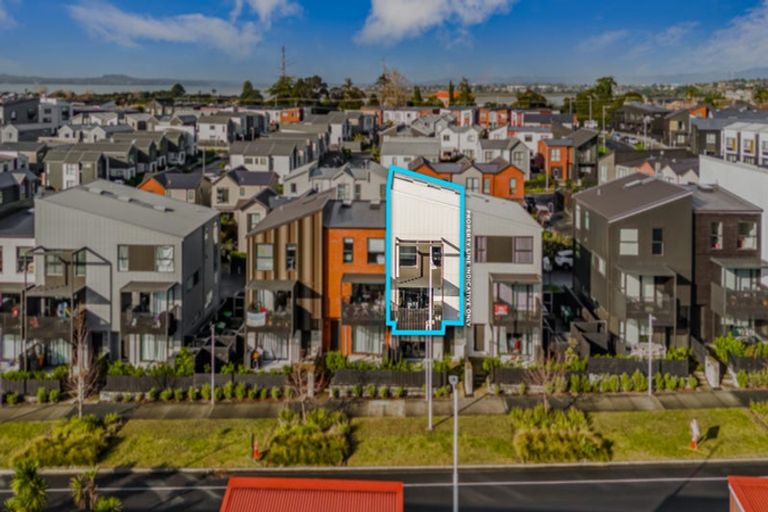 Photo of property in 6/4 Matimati Place, Hobsonville, Auckland, 0616