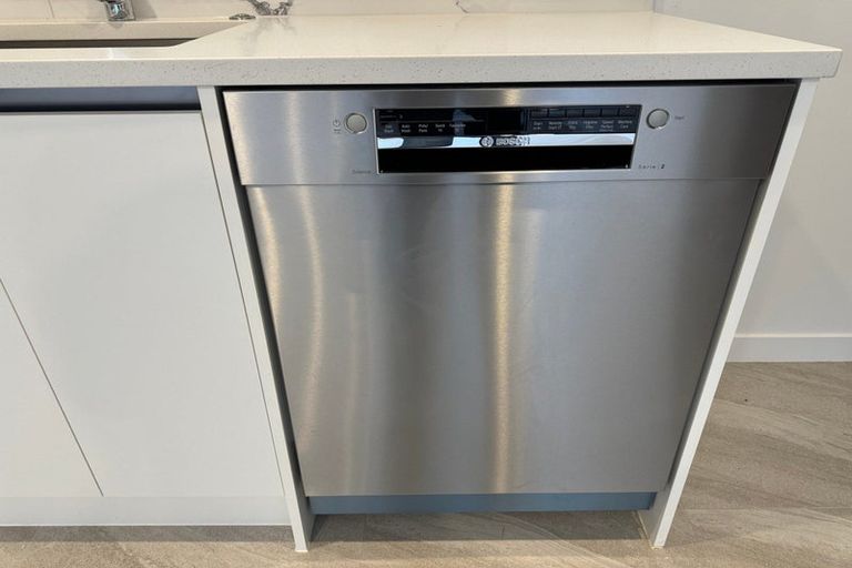 Photo of property in 19 Windy Ridge Road, Glenfield, Auckland, 0629