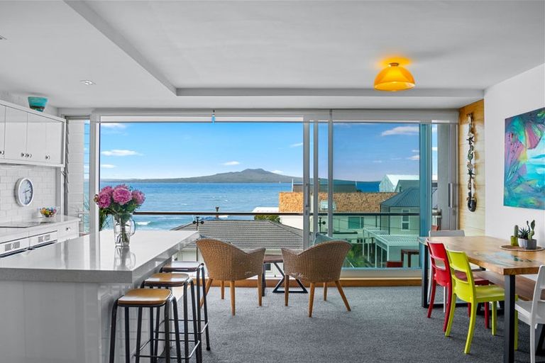 Photo of property in Seaview Apartments, 10/64 Milford Road, Milford, Auckland, 0620
