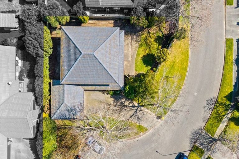 Photo of property in 13 Broadfell Avenue, Avonhead, Christchurch, 8042