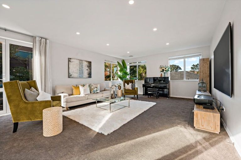 Photo of property in 52 Corricvale Way, Northcross, Auckland, 0630