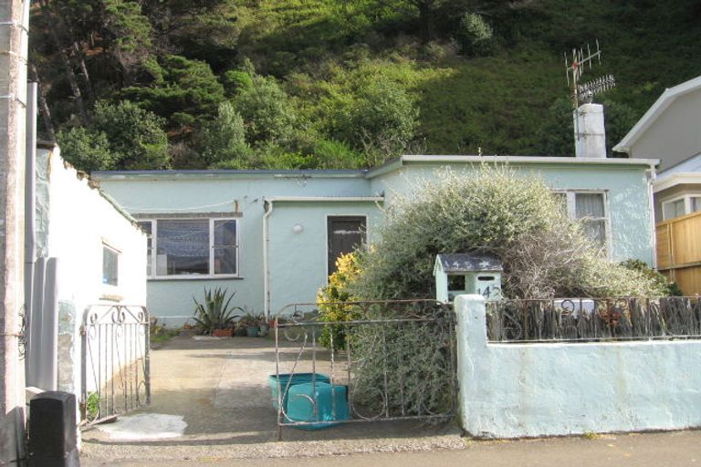 Photo of property in 145 Breaker Bay Road, Breaker Bay, Wellington, 6022