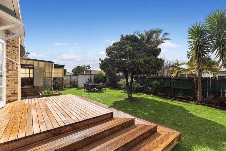 Photo of property in 14 Sandspit Road, Waiuku, 2123