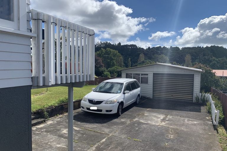 Photo of property in 16 Huruhuru Road, Massey, Auckland, 0614
