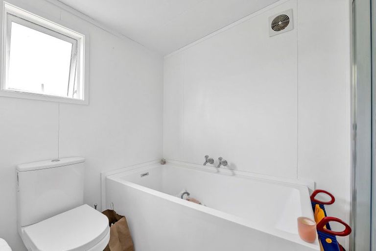 Photo of property in 225 Bridge Street, Eltham, 4322