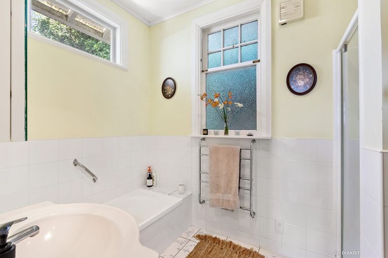 Photo of property in 9 Thorby Street, Northland, Wellington, 6012