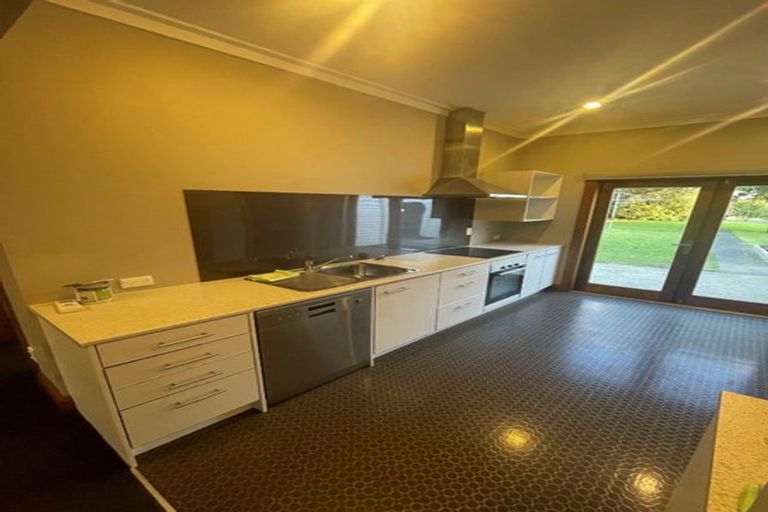Photo of property in 40 Waiwaka Terrace, Strandon, New Plymouth, 4312