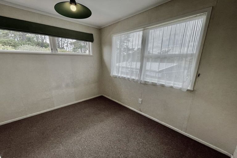 Photo of property in 11 Thornlow Street, Glendene, Auckland, 0602