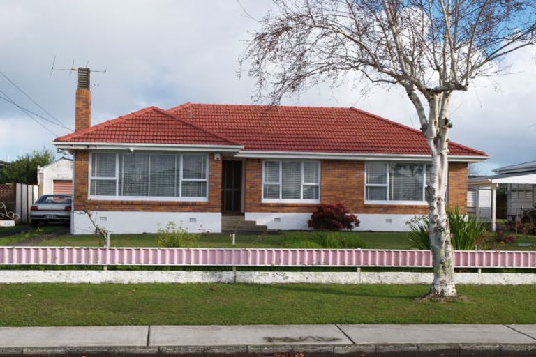 Photo of property in 10 Hallberry Road, Mangere East, Auckland, 2024