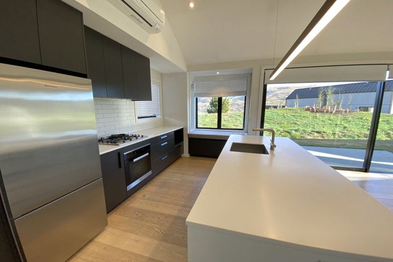 Photo of property in 5 Kotuku Lane, Jacks Point, Queenstown, 9371