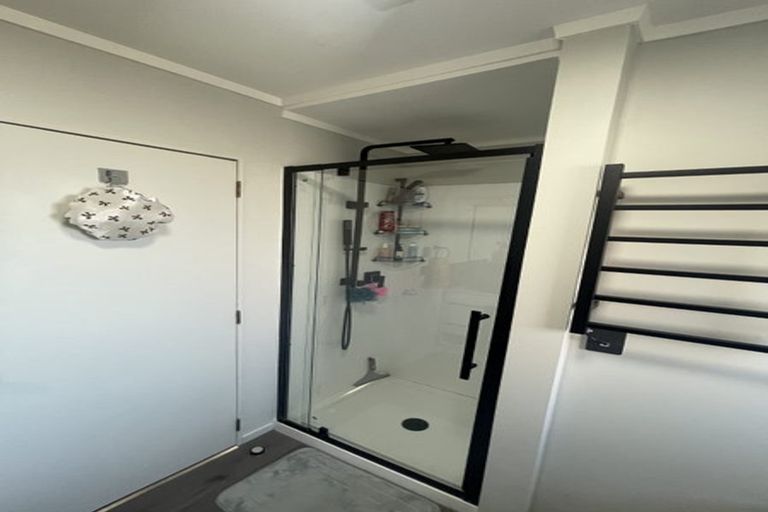 Photo of property in 1 Laredo Grove, Totara Park, Upper Hutt, 5018