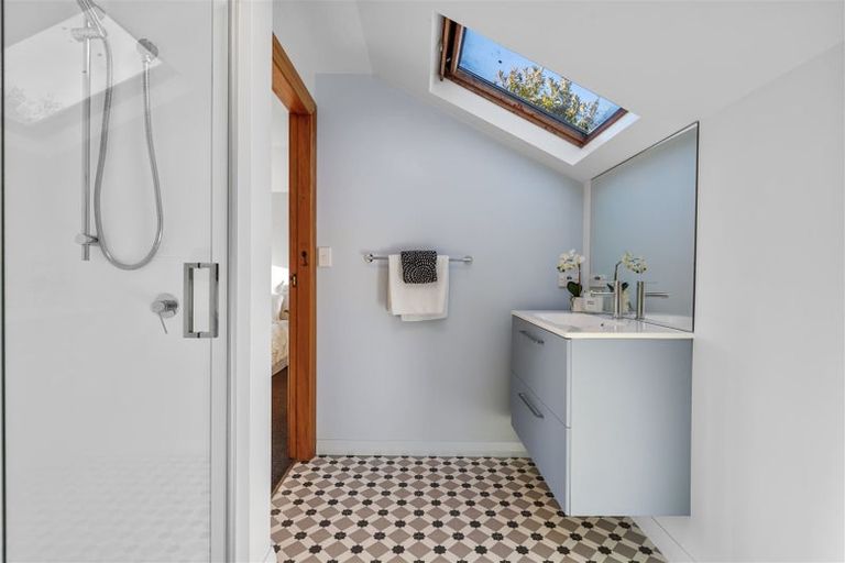 Photo of property in 1 Bradnor Road, Fendalton, Christchurch, 8052