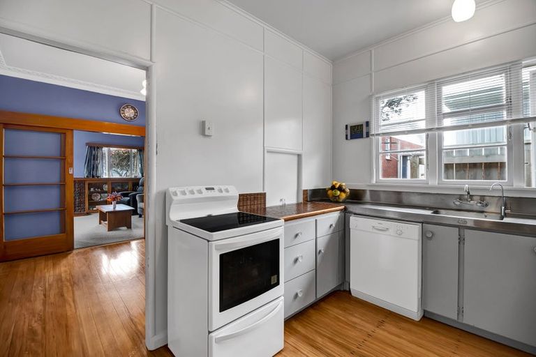 Photo of property in 69 Young Street, New Plymouth, 4310