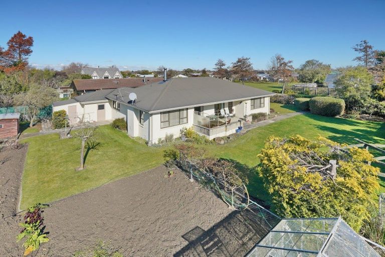 Photo of property in 2 Ward Place, Rangiora, 7400