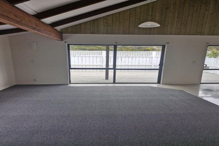 Photo of property in 36 Poplar Grove, Whalers Gate, New Plymouth, 4310