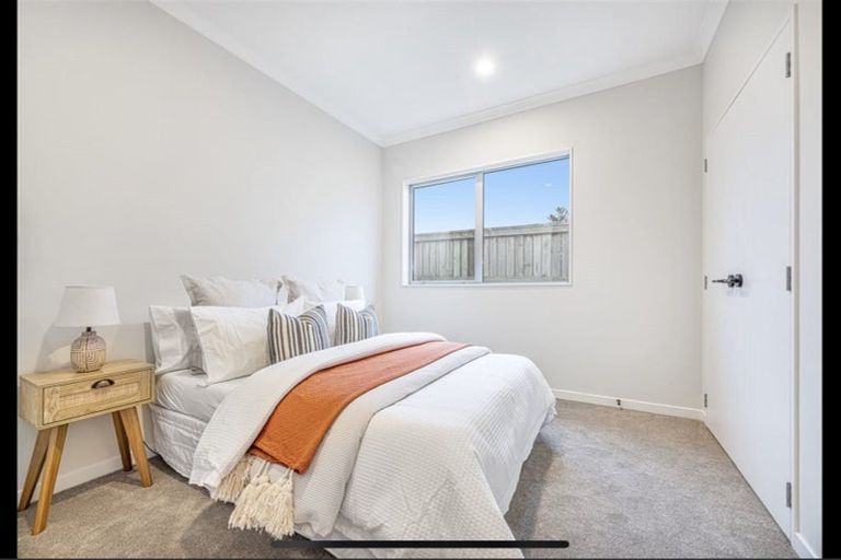 Photo of property in 15 Walter Ruddock Avenue, Kumeu, 0810