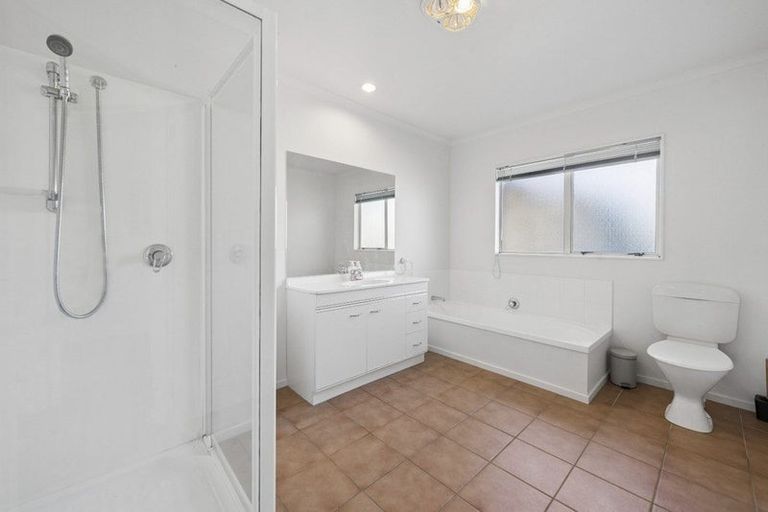 Photo of property in 5 Adrian Grove, Waikanae Beach, Waikanae, 5036