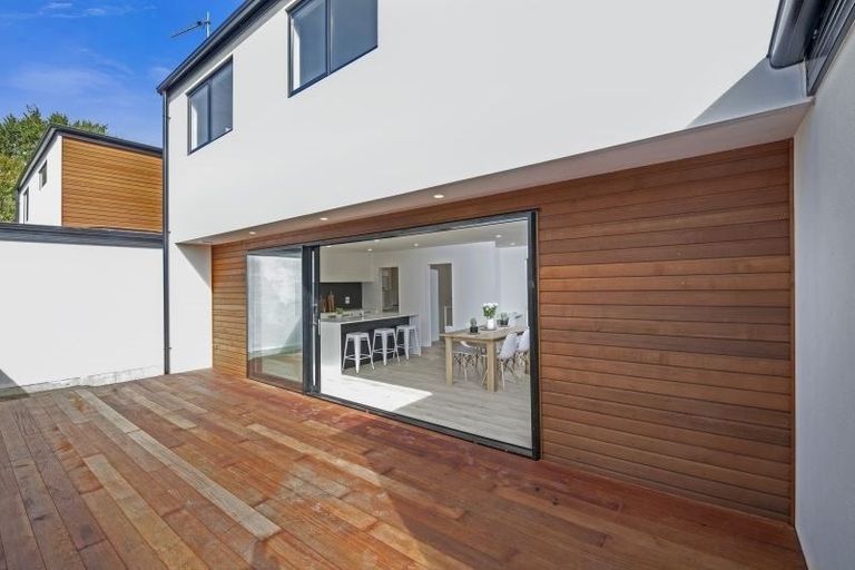 Photo of property in 2/196 Peterborough Street, Christchurch Central, Christchurch, 8013