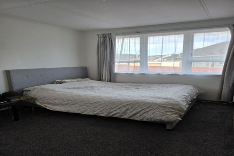 Photo of property in 6a Matahourua Crescent, Cannons Creek, Porirua, 5024