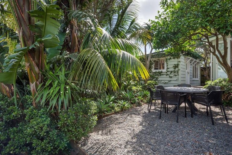 Photo of property in 17 Rangatira Road, Birkdale, Auckland, 0626