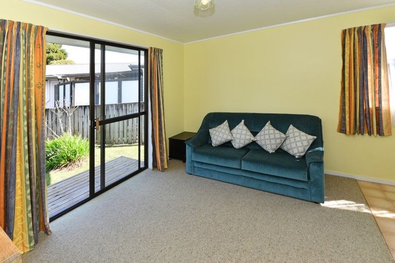 Photo of property in 2/7 Bunnythorpe Road, Papakura, 2110