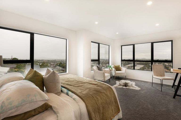 Photo of property in 39c Target Road, Totara Vale, Auckland, 0629