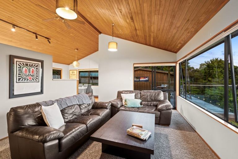 Photo of property in 45 Pinetone Road, Kumeu, 0892