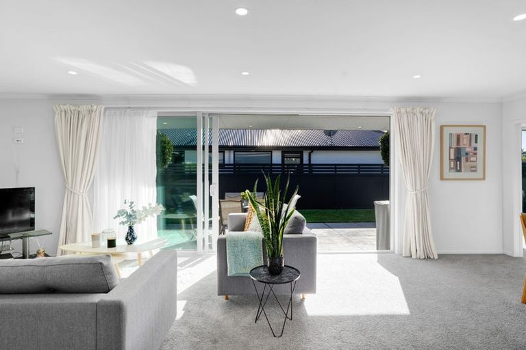 Photo of property in 44 Fernbrook Drive, Hurworth, New Plymouth, 4310