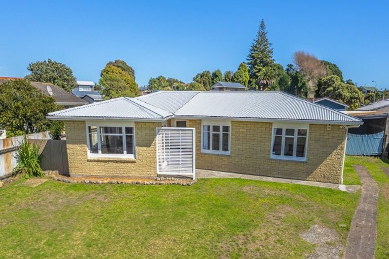 Photo of property in 4 Colenso Place, Otaki Beach, Otaki, 5512