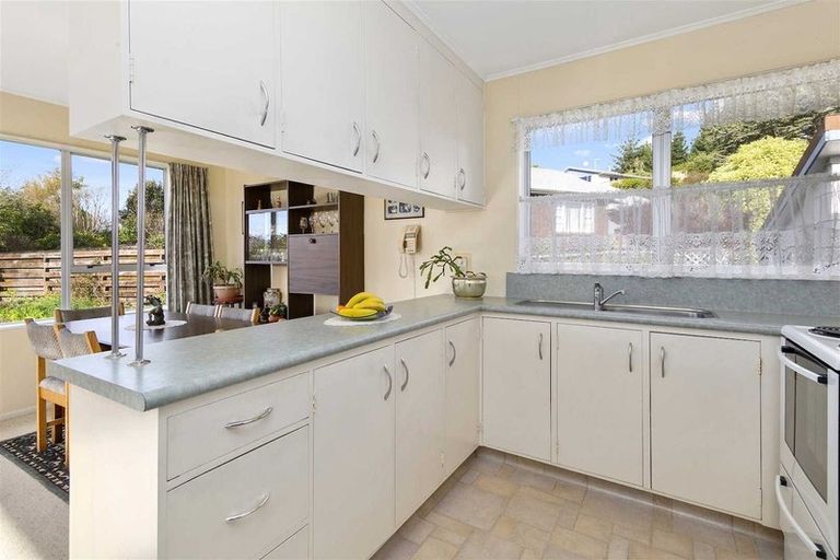 Photo of property in 24 Hicks Close, Whitby, Porirua, 5024