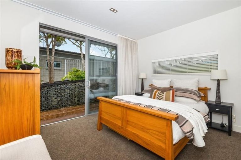 Photo of property in 6 Kerema Way, Schnapper Rock, Auckland, 0632