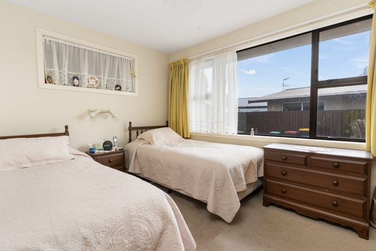 Photo of property in 33 Martbern Crescent, Bishopdale, Christchurch, 8053