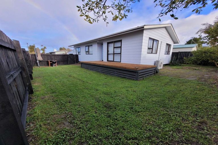 Photo of property in 94 Roberts Road, Te Atatu South, Auckland, 0610