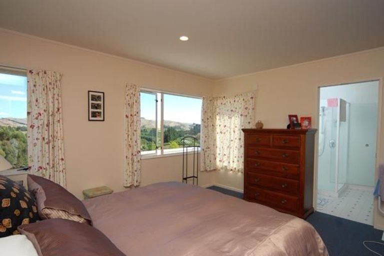Photo of property in 15 Hikanui Place, Havelock North, 4130
