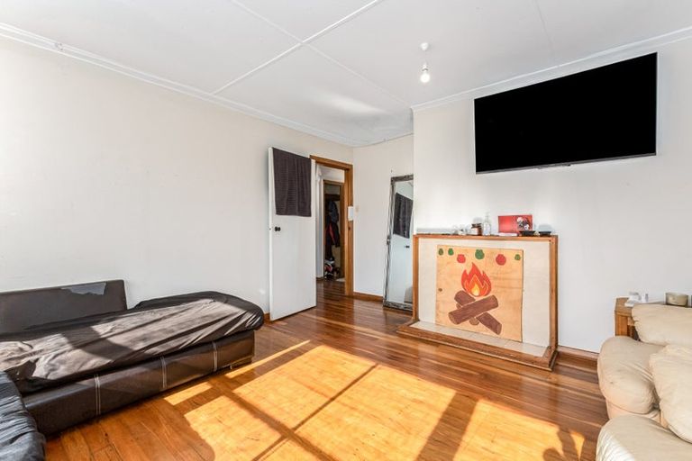 Photo of property in 28 Durham Street, Cannons Creek, Porirua, 5024