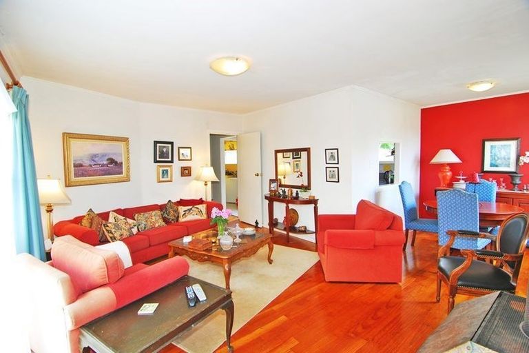 Photo of property in 24 Madison Place, Forrest Hill, Auckland, 0620