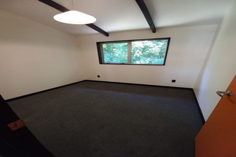Photo of property in 35 Ticehurst Road, Lyttelton, 8082