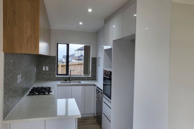Photo of property in 37 Nola Dawn Avenue, Papakura, 2110