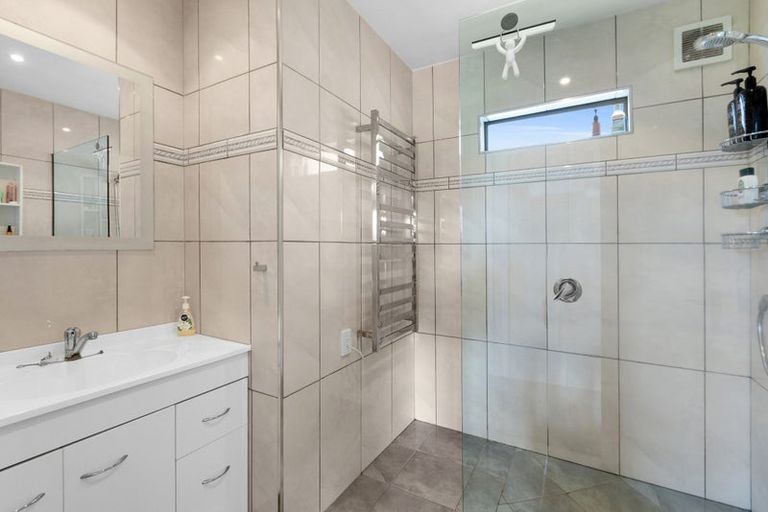 Photo of property in 19 Waipureku Street, Clive, 4102