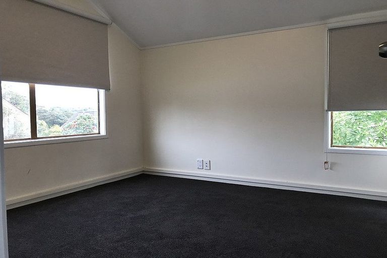 Photo of property in 1/19 Tree View Avenue, Glenfield, Auckland, 0629