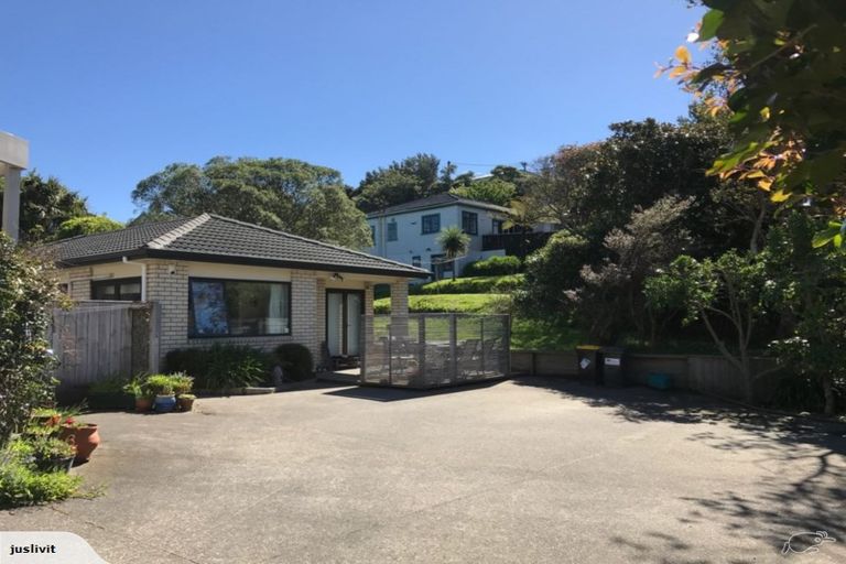 Photo of property in 17a Raumati Terrace, Khandallah, Wellington, 6035
