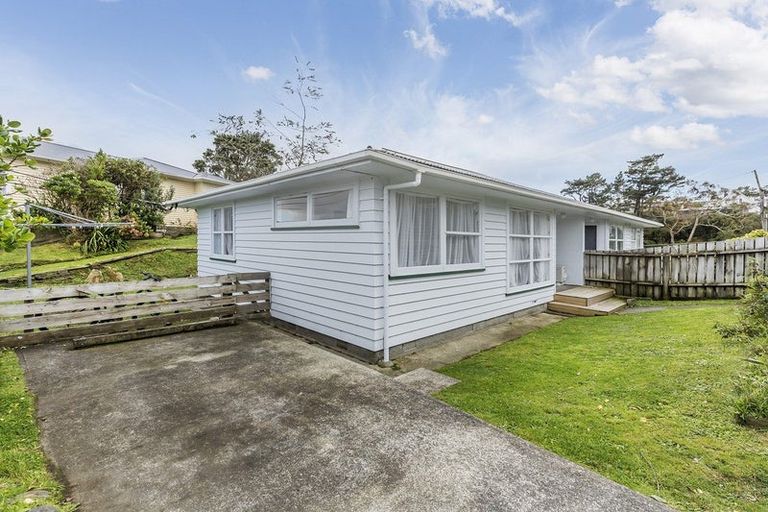 Photo of property in 42b Black Rock Road, Newlands, Wellington, 6037