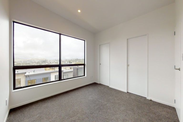 Photo of property in 12/62u Spenmoor Street, Newlands, Wellington, 6037