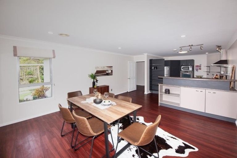 Photo of property in 212 Westchester Drive, Churton Park, Wellington, 6037