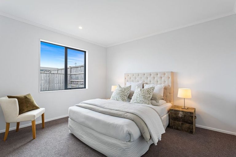 Photo of property in 29 Tiromoana Drive, Red Beach, 0932