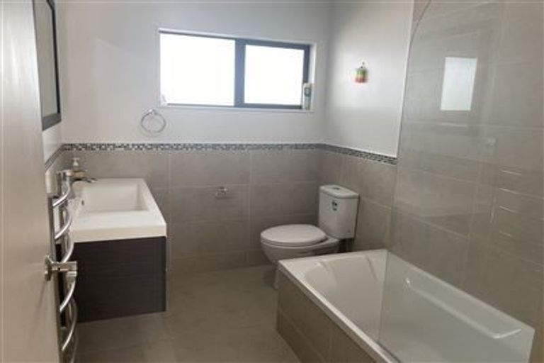 Photo of property in 87b Kaurilands Road, Titirangi, Auckland, 0604