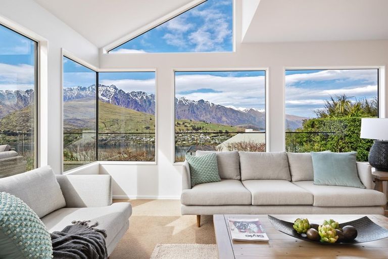 Photo of property in 70 Hensman Road, Queenstown, 9300