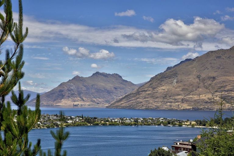 Photo of property in 32 Highview Terrace, Queenstown, 9300